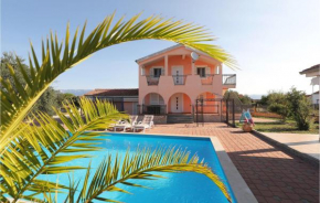 Stunning home in Paljuv with Outdoor swimming pool, WiFi and 4 Bedrooms